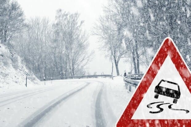 На Львівщині водій мікроавтобуса не впорався із керуванням і загинув