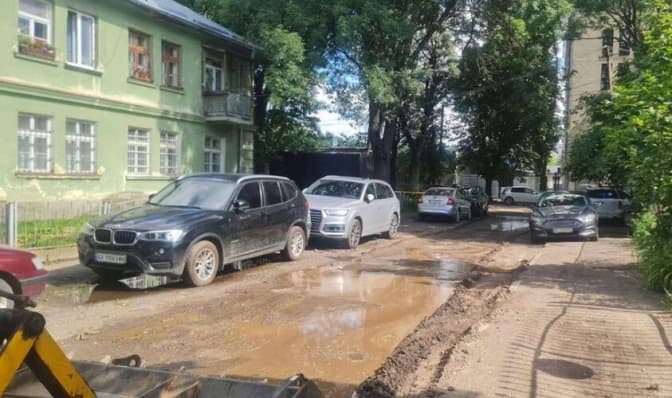 У Львові на одній з вулиць заасфальтують дорожнє покриття