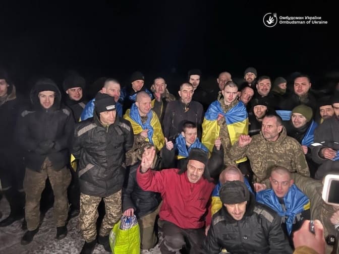 Україна повернула 230 захисників з полону