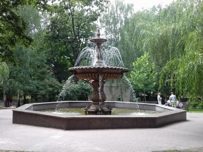 У ДОКС відповіли на звинувачення у зменшенні меж Літературного скверу в Києві