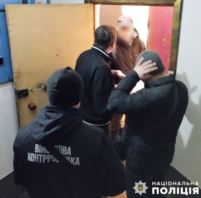 Львівські правоохоронці затримали зловмисників, які допомагали «ухилянтам» виїхати з України