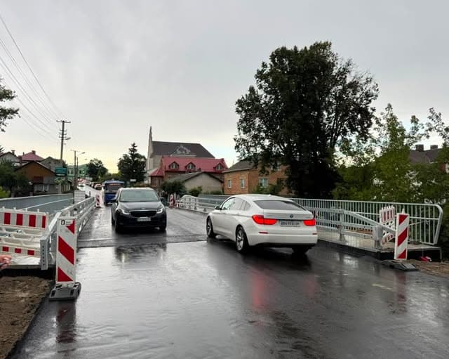 Міст поблизу Львова знову відкрили для руху легкового транспорту: ремонт тривав три місяці