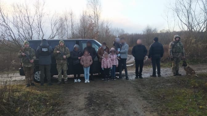 На Львівщині затримали вісьмох громадян Іраку, які незаконно намагалися перетнути кордон