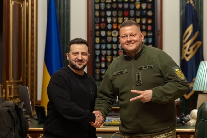Зеленський звільнив Валерія Залужного з військової служби та призначив його послом