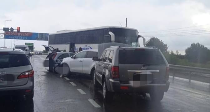 Унаслідок зіткнення 5 автівок ускладнений рух на об'їзній дорозі Львова