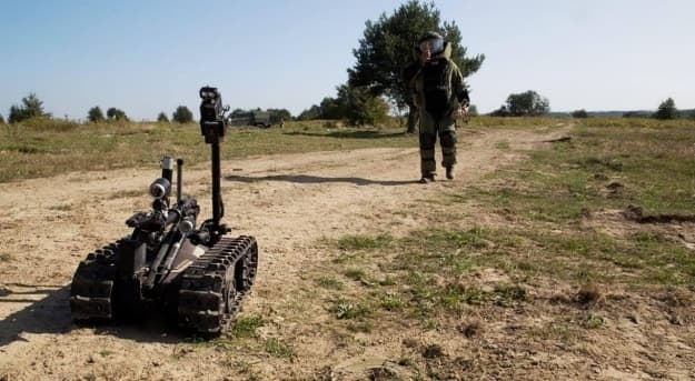 Україна отримає 10 роботів-саперів від британської компанії
