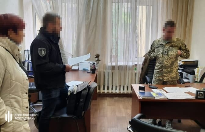 ДБР завершило розслідування схеми ухилення від мобілізації за участі посадовців ТЦК Києва і області