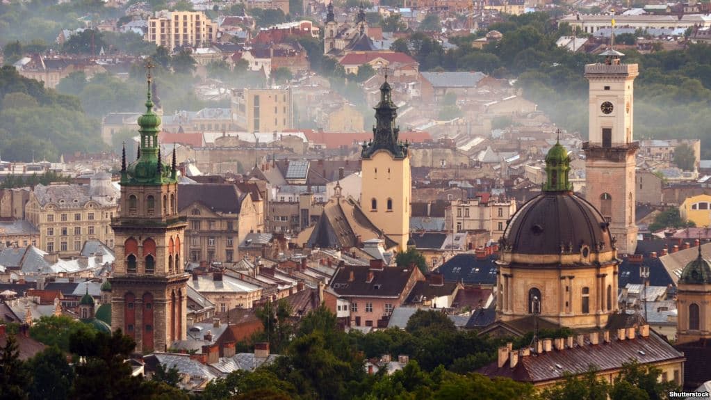 Львівщину накриє циклон: синоптики попередили про дощі та сильний вітер