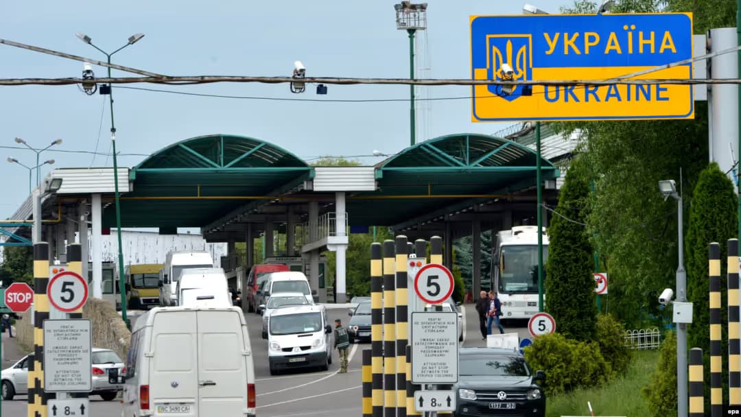 Жінки-посадовиці вільно можуть виїжджати за кордон