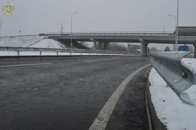 Біля Львова відкрили нову транспортну розв’язку. Фото