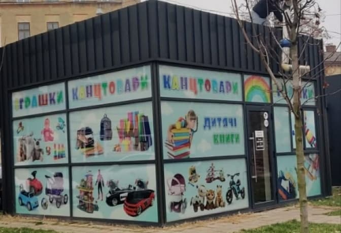 У Галицькому районі Львова власник добровільно демонтував незаконний кіоск