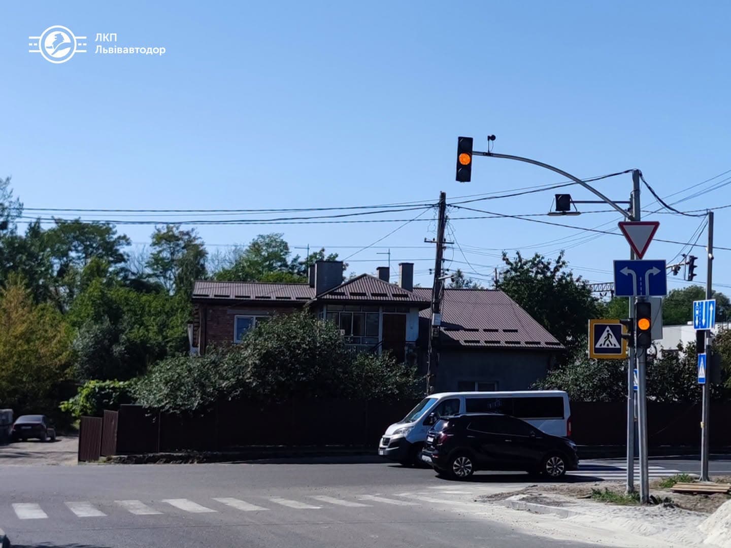 Новий світлофорний об'єкт на перехресті вул. Шевченка-Брюховицька / фото: ЛКП "Львівавтодор"