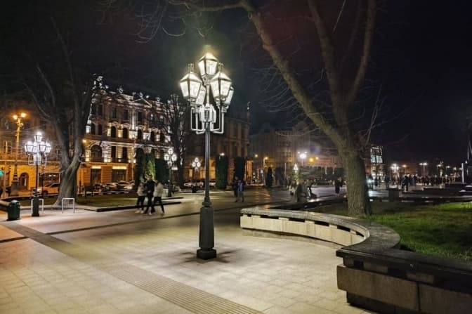 У центрі Львова відреставрували 12 історичних опор вуличного освітлення
