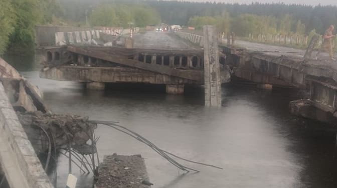 На Київщині внаслідок удару блискавки зруйновано міст. Є загиблий