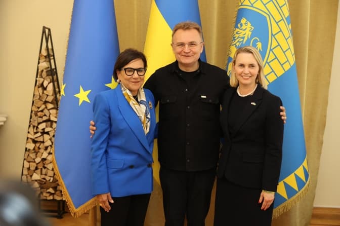 До Львова з візитом прибула спецпредставниця США Пенні Пріцкер