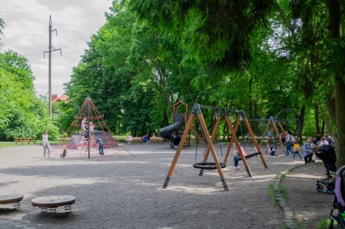 Батькам з дітьми краще від сьогодні не відвідувати декілька дитячих майданчиків у Львові: про які саме йдеться