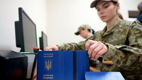 Хто з військозобовʼязаних може виїжджати за кордон. Пояснення