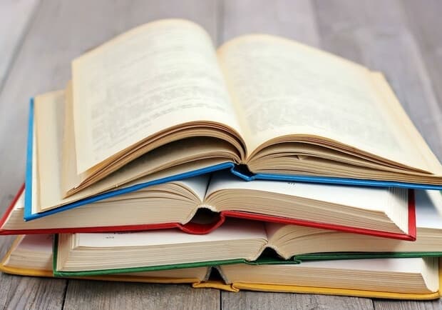 У Львові закликають здати книжки російською мовою для допомоги ЗСУ