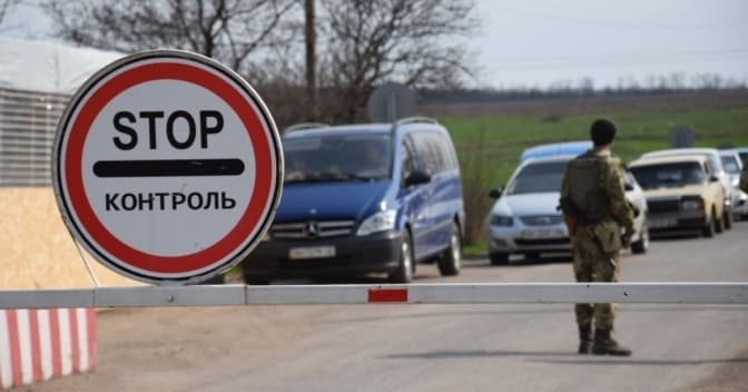 Кабмін заборонив виїзд чиновників за кордон під час війни без поважних причин