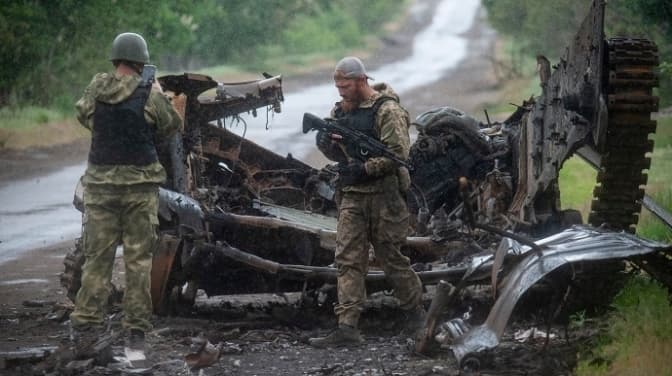 Захисники Сєвєродонецька отримали команду відійти від міста, – Гайдай