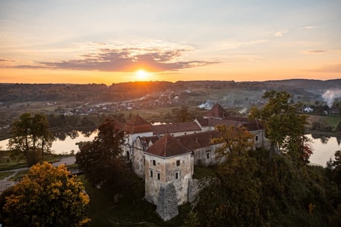 10 осінніх маршрутів Львівщиною: замки, ліси та гори