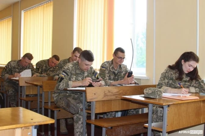 Наступного року у вишах України з'являться військові кафедри