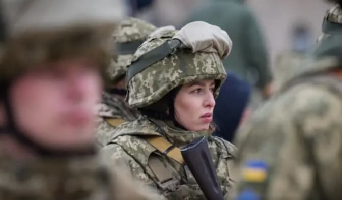 В одній із бригад уперше дівчата підписали контракти за програмою «18-24»