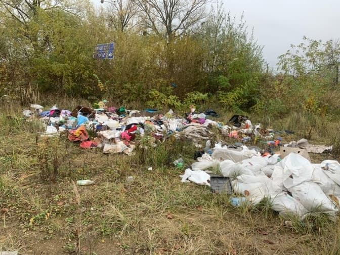 Біля Львова виявили звалище побутових відходів