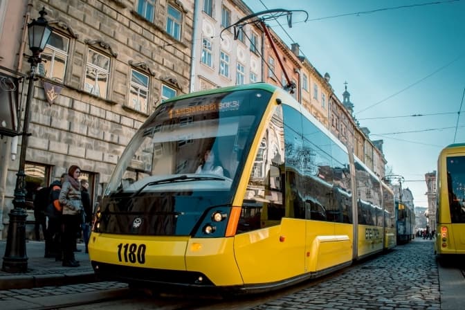 Від сьогодні у Львові діятимуть нові електронні квитки на трамваї і тролейбуси