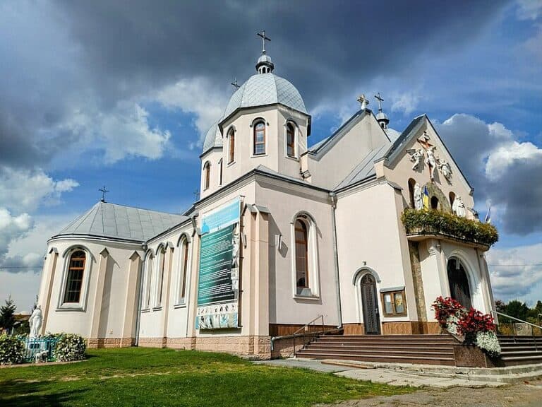 Храм Святих Верховних Апостолів Петра і Павла (Рясне-1, вул. Лукасевича, 15)