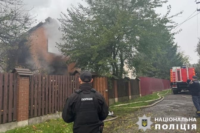 Внаслідок атаки "шахедами" на Київщині горів приватний будинок