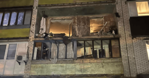 У Києві стався вибух у багатоповерхівці: загинув чоловік, поранено його батька