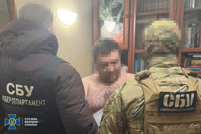 Допомагали відновлювати російські НПЗ: у Києві затримали інженерів проєктної компанії