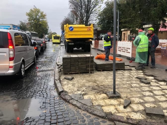 На одному із перехресть Львова облаштують додаткову смугу руху