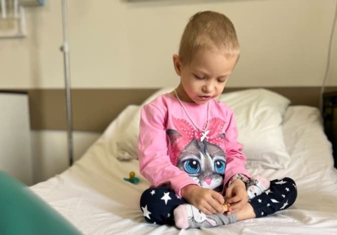 Львівські хірурги відновили рухливість трирічній Даринці після операції на пухлині