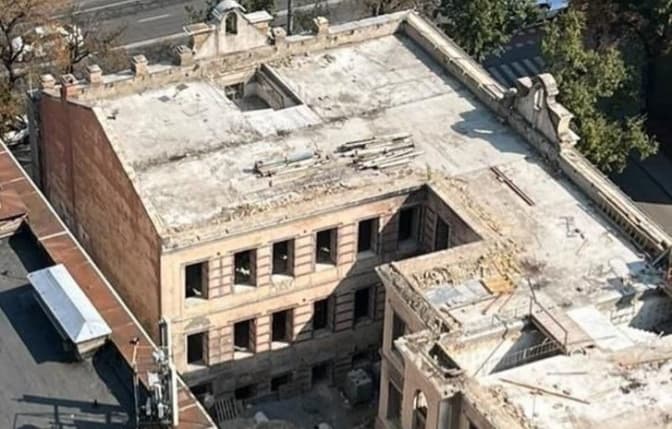 З колишньої поліцейської дільниці 1901 року на Січових Стрільців, 91 зняли дах