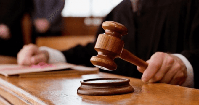 У Києві судитимуть 17-річну матір, яка залишила немовля у квартирі на кілька днів