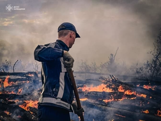 На Київщині локалізували пожежу на території площею 421 га