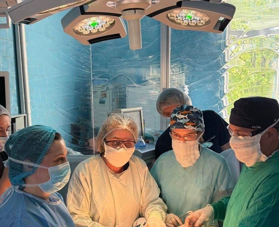 Операція в Університетській лікарні / Фото з Facebook-сторінки медзакладу