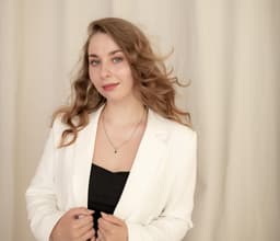 Олександра Коляденко