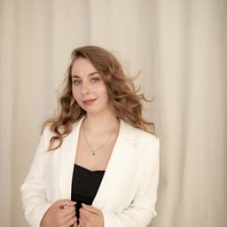 Олександра Коляденко