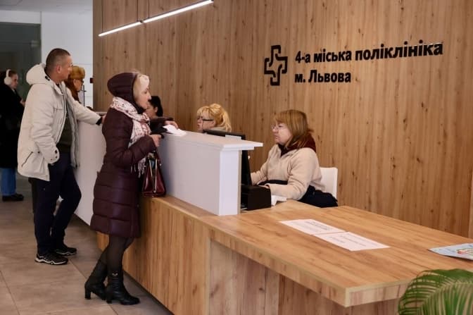 У Львові поліклініка на Сихові завершила ремонт і зробила простір безбар’єрним