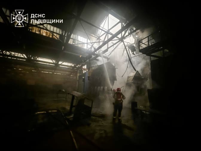 На території Львівського автобусного заводу знову сталася пожежа