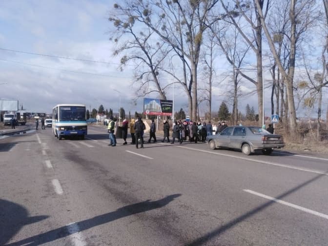 Біля Львова мешканці Малехова перекрили дорогу