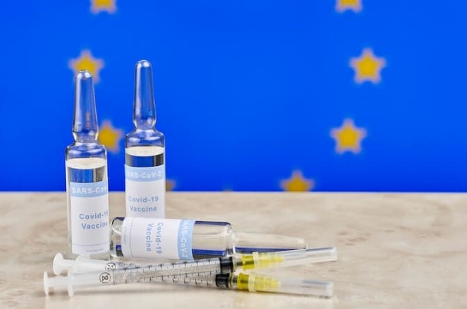 Країнам Євросоюзу рекомендують дозволити в’їзд вакцинованим туристам