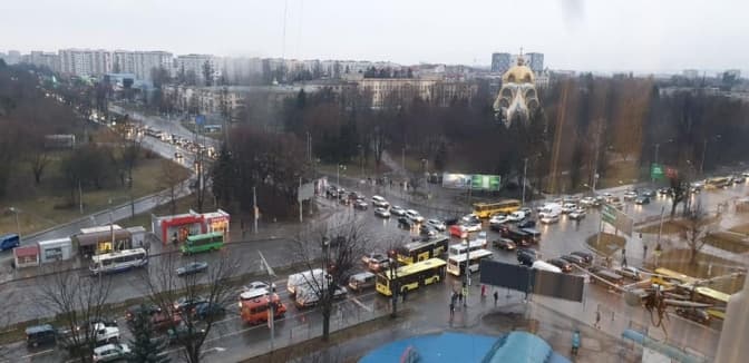 Ситуація на дорогах Львова. Затори на Стрийській – Науковій