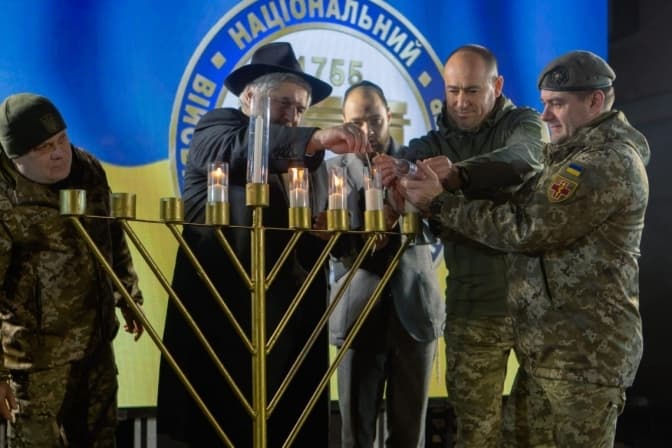 У Києві запалили 5-ту свічку Хануки у головному військовому госпіталі країни