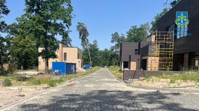 Суд наказав знести недобудоване котеджне містечко "Пуща Residence" в Києві