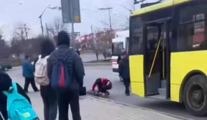 У Львові тролейбус на смерть збив жінку