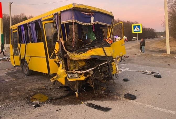 Один загиблий та 16 травмованих у вчорашній ДТП на Львівщині